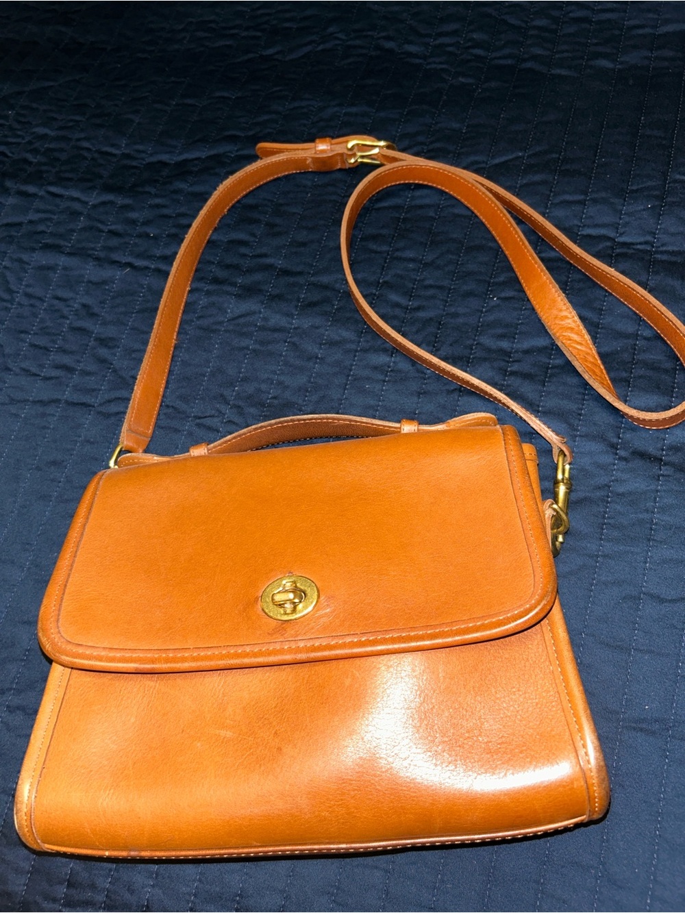 Vintage Coach Leather Shoulder Bag in Cognac Brown - Classic Women's Crossbody